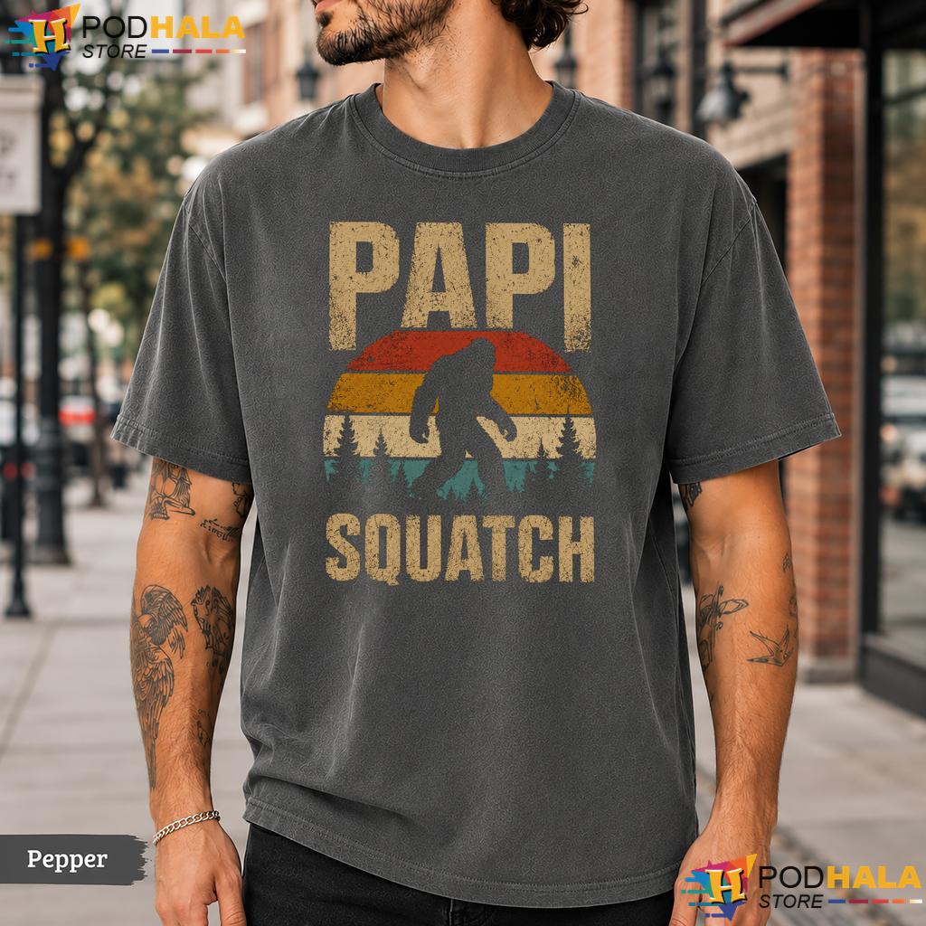 Papi Squatch Comfort Colors T-Shirt Bigfoot Sasquatch Yeti Family Papa Top