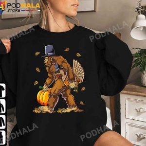 Bigfoot Pilgrim Pumpkin Turkey Thanksgiving Gifts Sweatshirt