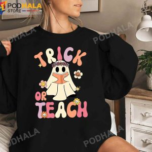 Groovy Trick or Teach Retro Floral Ghost Sweatshirt Halloween Gifts Teachers