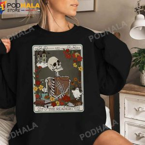 The Reader Tarot Card Funny Skeleton Librarian Sweatshirt Halloween Gifts