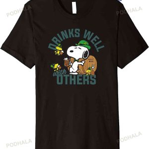 Peanuts St Patrick's Day Drinks Well With Others Premium T-shirt