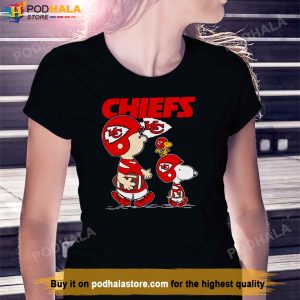 t shirt women mockup 2