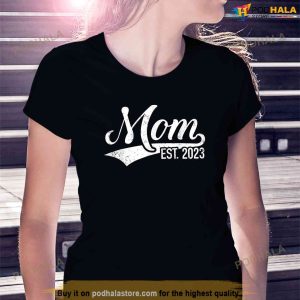 1st Time Mom Est 2023 Promoted To Mommy 2023 New Mom Shirt 2
