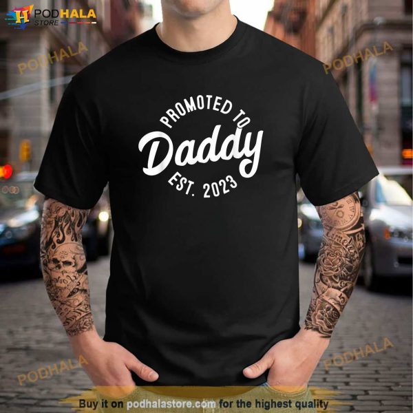 Mens Daddy To Be New Dad First Time Father Promoted to Daddy 2023 Shirt