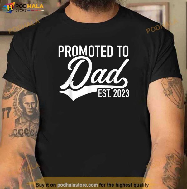 Mens New Dad Est 2023 Promoted to Daddy Est 2023 Fathers Day Gift Shirt