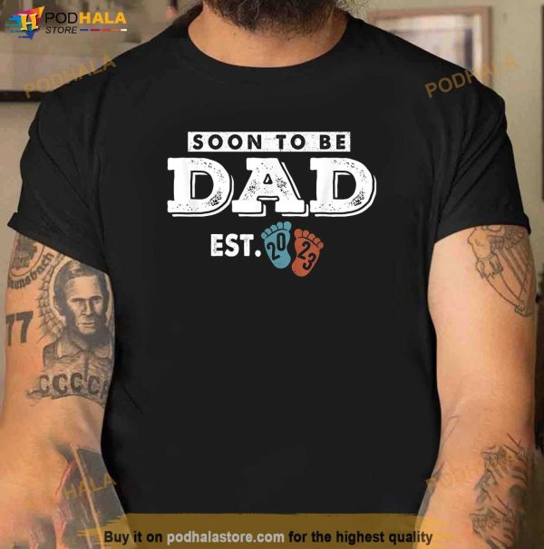 Mens Promoted to Dad est 2023 Pregnancy Soon to be Dad Gift Shirt