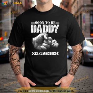 Mens Soon To Be Daddy Est2023 Retro Fathers Day New Dad Shirt 3