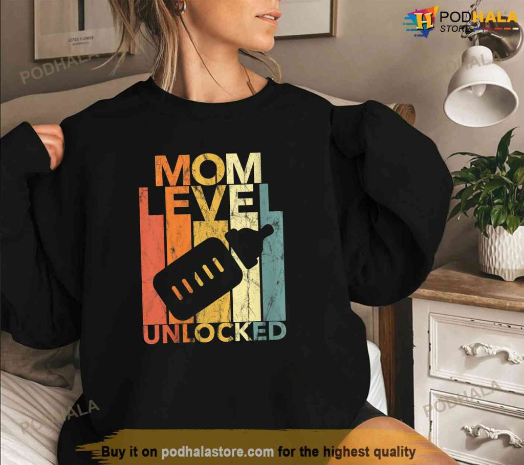 Mom Level Unlocked First Time Mommy Announcement Gift Womens Shirt