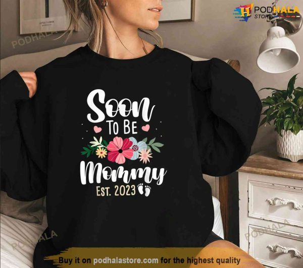 Soon To Be Mommy 2023 Cute Floral First Time Mom Pregnancy Shirt