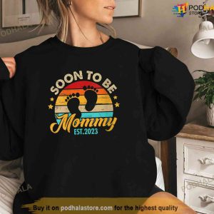 Vintage Soon To Be Mommy 2023 First Time Mom Pregnancy Mothers Day TShirt