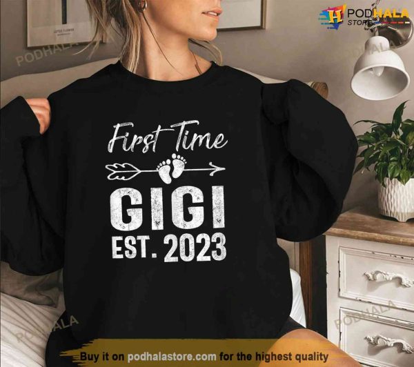 Womens First time Gigi 2023 Mothers Day Soon to be Gigi 2023 Gift Shirt