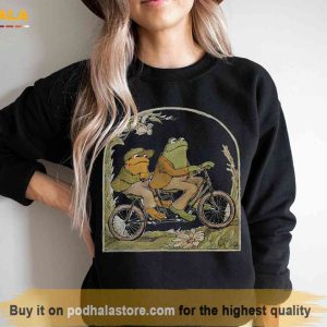 Frog And Toad Crewneck Sweatshirt, Vintage Cottagecore Aesthetic Shirt