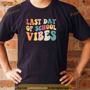 Last Day Of School Vibes Retro Vintage Teacher Graduation Shirt
