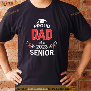 Mens Proud Dad of a 2023 Senior Shirt Graduate Daddy 2023 Gift Shirt