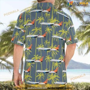 Sunwing Airlines Boeing 737 800 Hawaiian Shirt Man 2