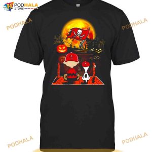 Snoopy And Charlie Brown Pumpkin Tampa Bay Buccaneers Halloween Moon Shirt