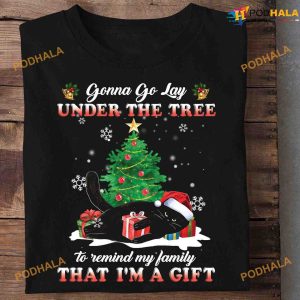 Gonna Go Lay Under The Tree To Remind My Family That I’m A Gift Shirt, Black Cat And Christmas Gift